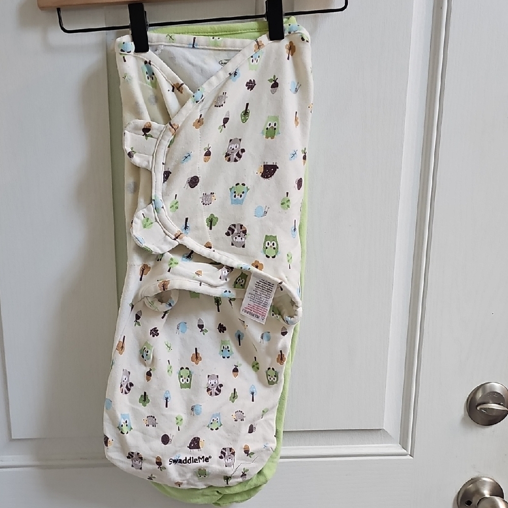2 Pack SwaddleMe Cream Swaddle with Owl Pattern And Solid Green Swaddle